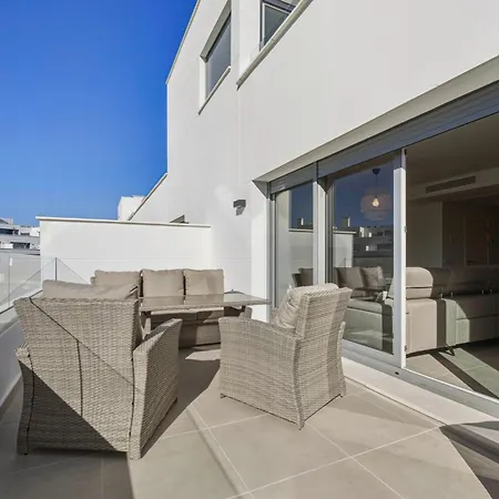 3024 Bright With Terrace And Pool