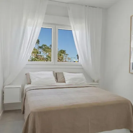 3024 Bright With Terrace And Pool